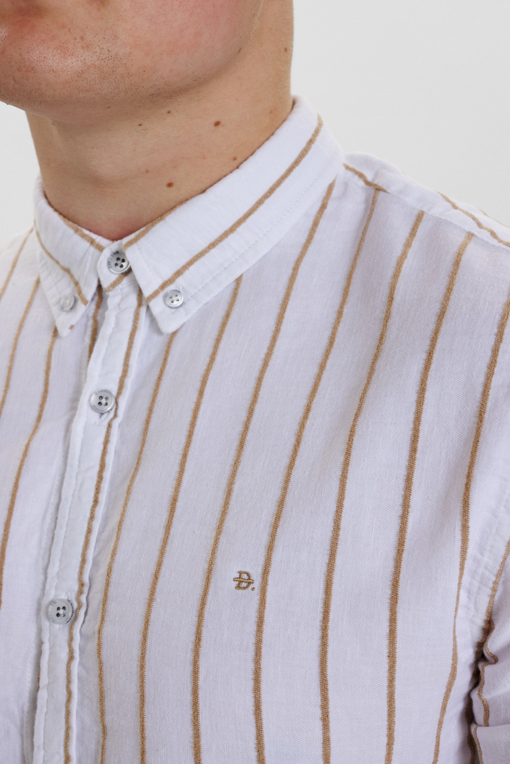 DXNMXRK. DX-Caleb Outlet Tree House