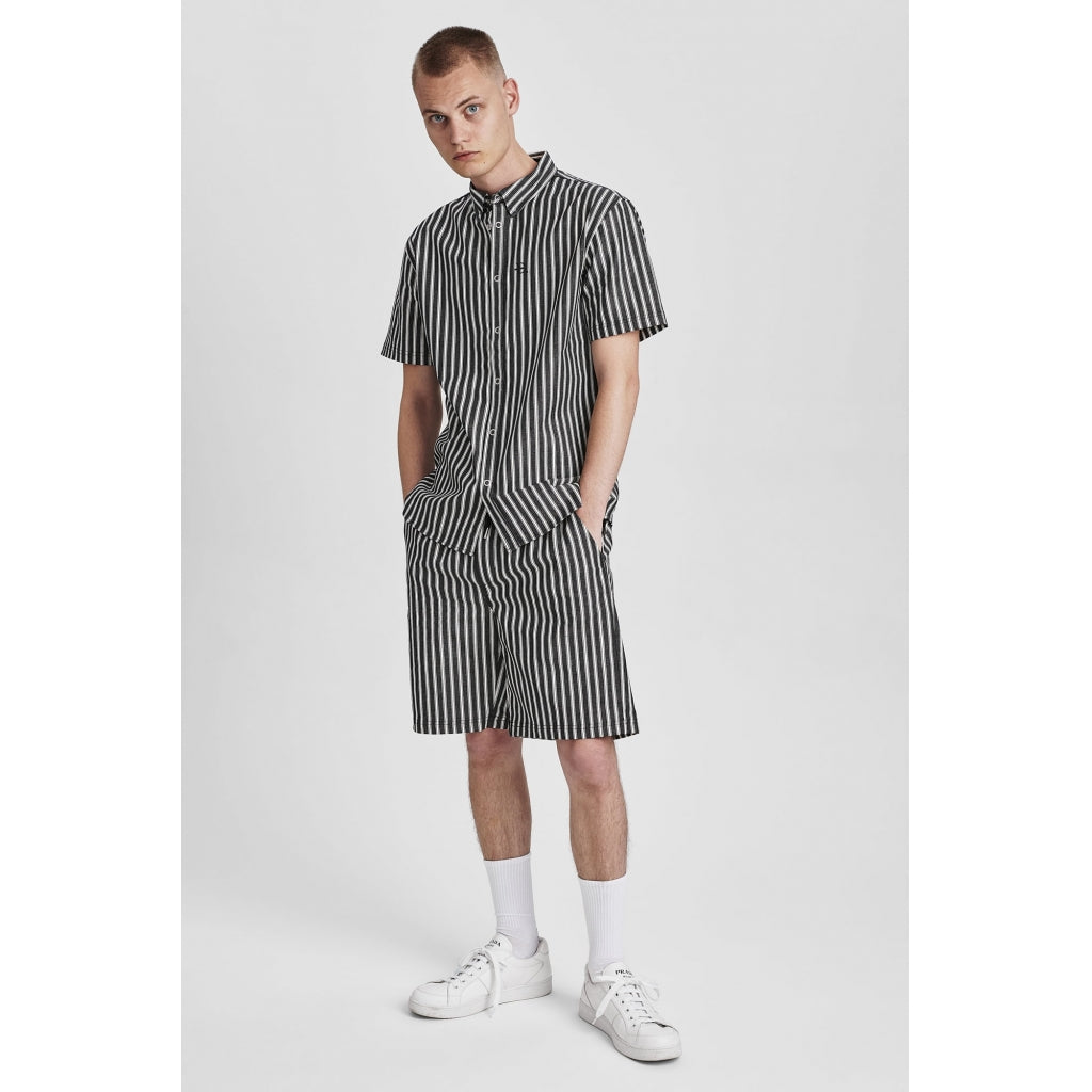 DXNMXRK. DX-Carsten Shorts White/Black