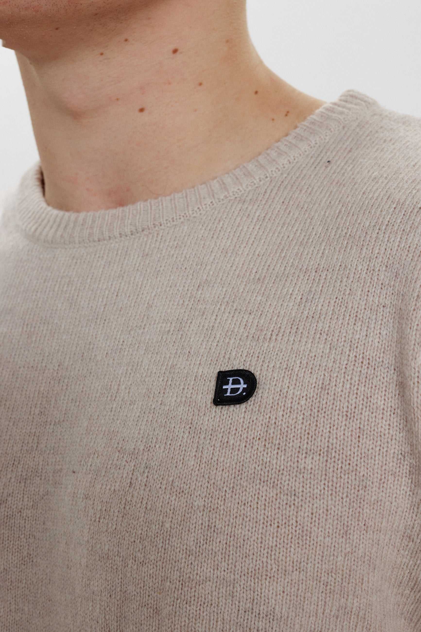 DXNMXRK. Darren Outlet Beige